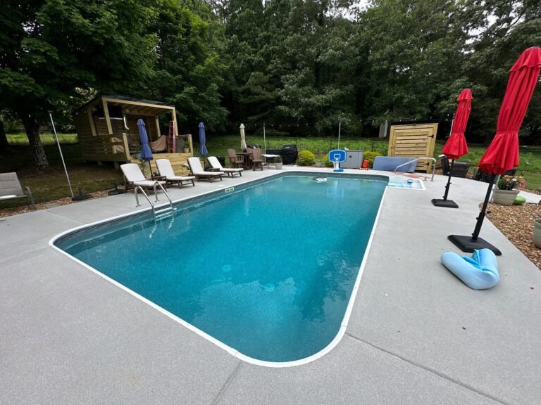 4 Reasons You Should Choose Concrete Coating for Your Pool Deck